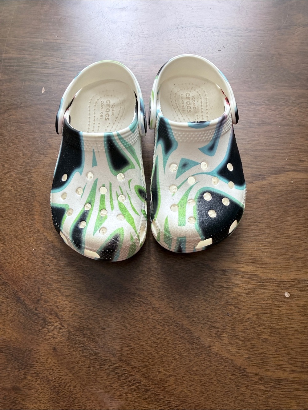 CROCS Kids' Swirl Print Clogs in Green, Black, White